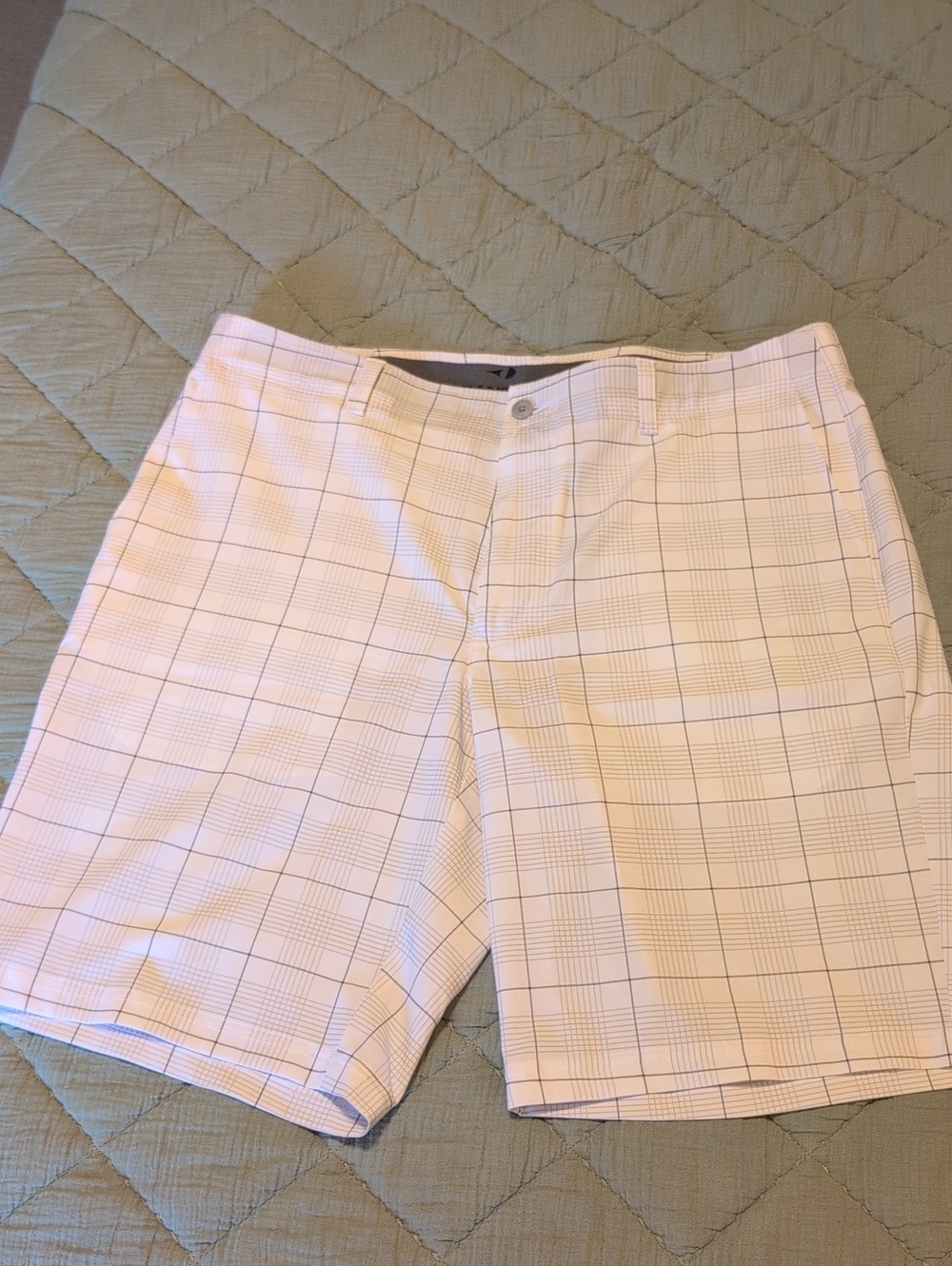 Perry Ellis White Windowpane Plaid Flat-Front Shorts